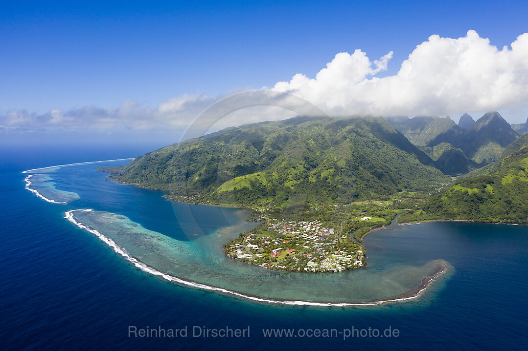 Luftaufnahme von Tautira, Tahiti, Franzoesisch-Polynesien