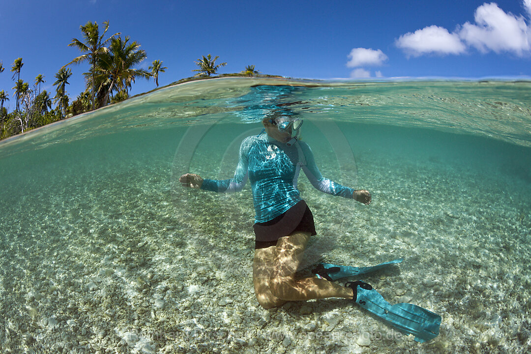 Schnorcheln in Franzoesisch Polynesien, Apataki Atoll, Tuamotu Archipel, Franzoesisch Polynesien