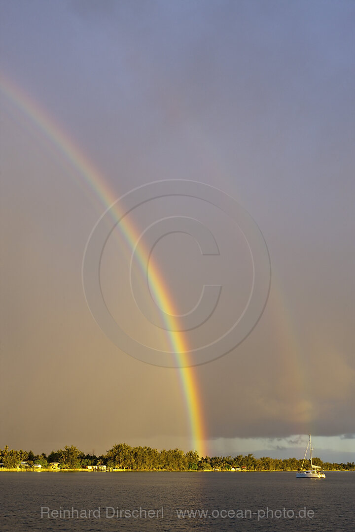 Regenbogen vor Rotoava, Fakarava, Tuamotu Archipel, Franzoesisch Polynesien