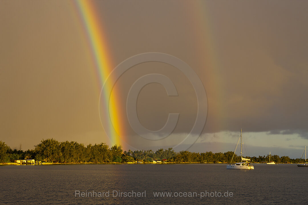 Regenbogen vor Rotoava, Fakarava, Tuamotu Archipel, Franzoesisch Polynesien