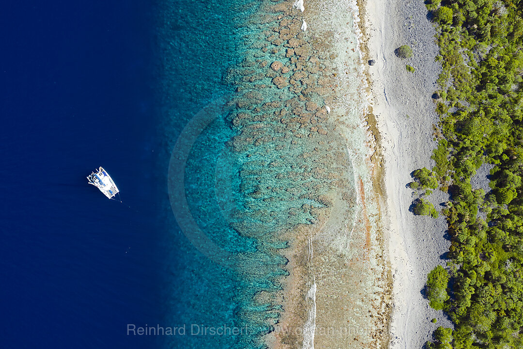 Catamaran at Kauehi Atoll, Tuamotu Archipel, French Polynesia