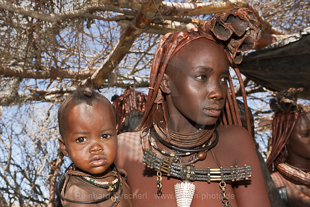 Himbafrau mit Baby, Damaraland, Namibia