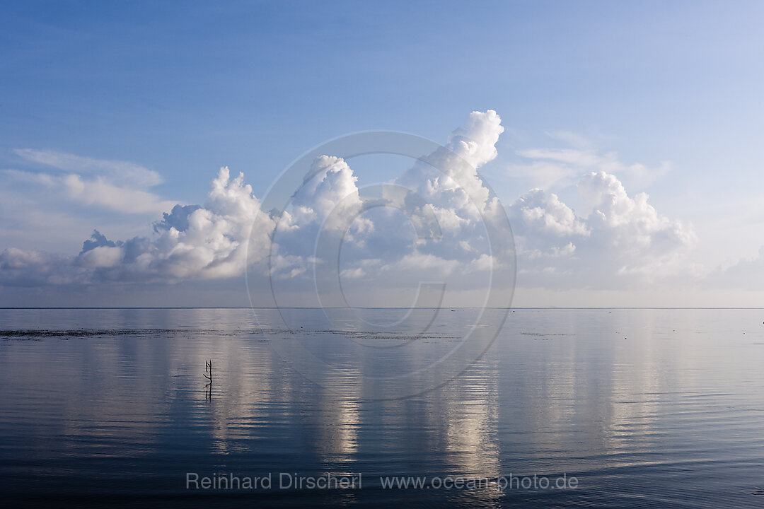 Wolken ueber der Kimbe Bay, New Britain, Papua Neuguinea