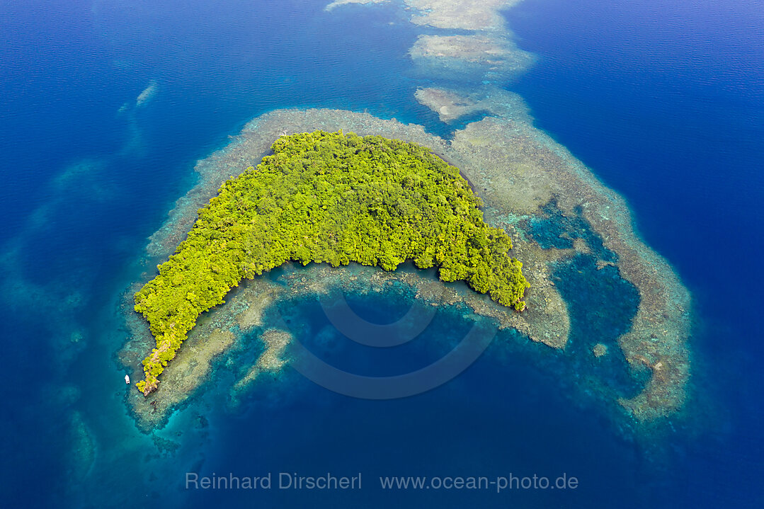 Blick auf die Inseln der Kimbe Bay, New Britain, Papua Neuguinea