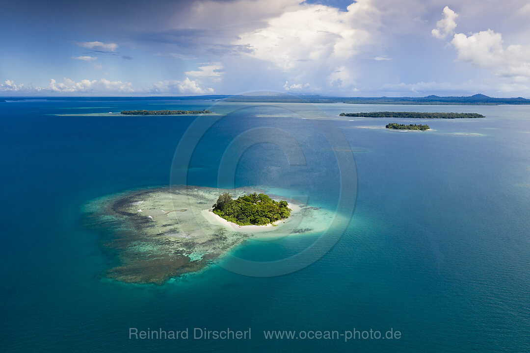 Blick auf die Inseln der Balgai Bay, New Ireland, Papua Neuguinea