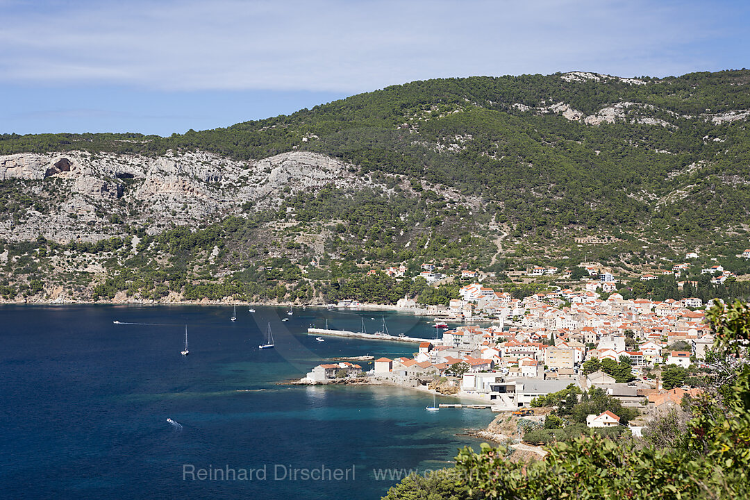 Bucht der Stadt Komiza, Insel Vis, Mittelmeer, Kroatien