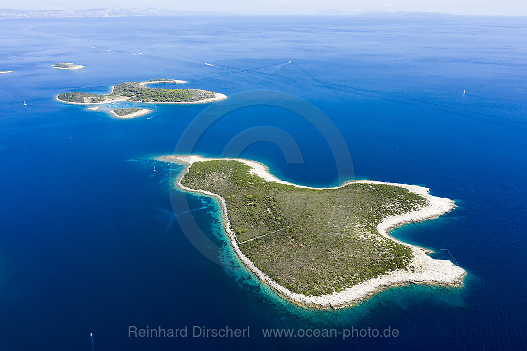 Inseln Ravnik und Budikovac an der Suedkueste von Vis, Mittelmeer, Kroatien