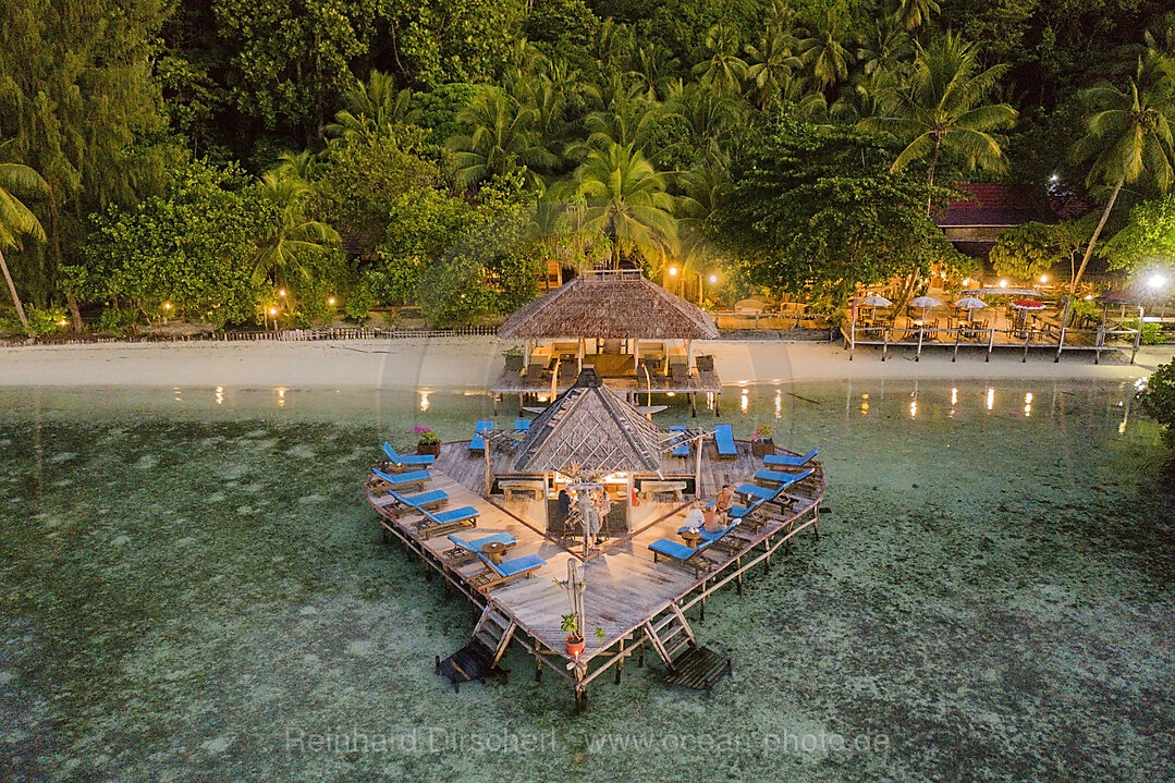 Bar der Raja Ampat Dive Lodge, Raja Ampat, West Papua, Indonesien