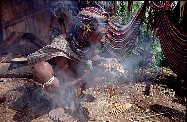 Huli makes fire