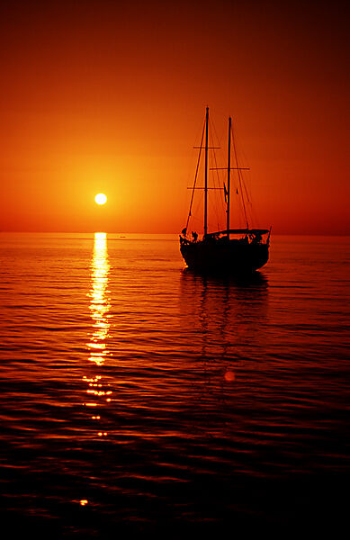 Sailing ship