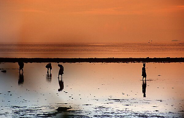 Einheimische am Strand