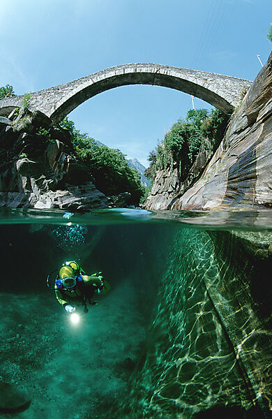 Scubadiving in a freshwater river