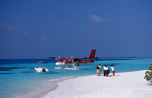 Wasserflugzeug am Strand