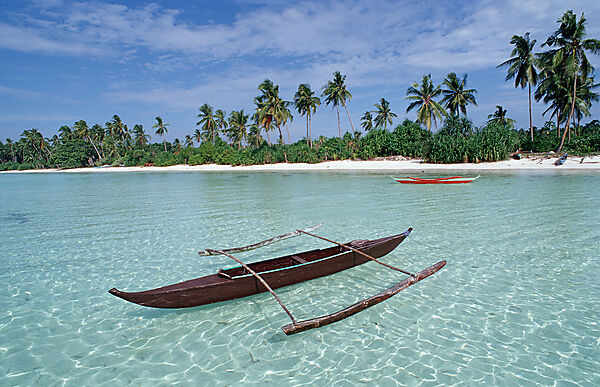 Banca, Philippinisches Auslegerboot am Strand