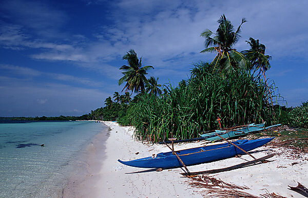 Banca, Philippinisches Auslegerboot am Strand