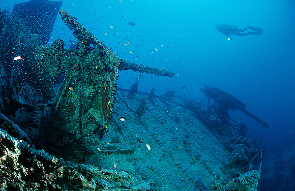 Taucher am Schiffswrack Thistlegorm