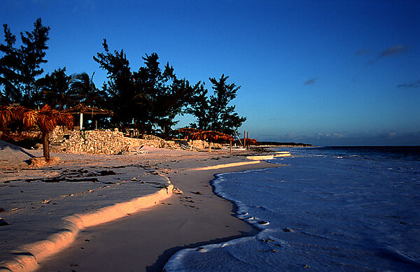 Meereswellen am Sandstrand