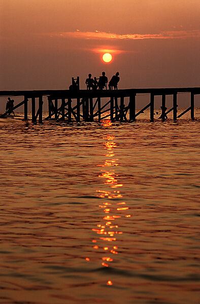 Sonnenuntergang am Steg