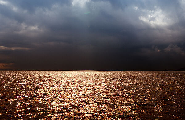Gewitter ueber dem Meer