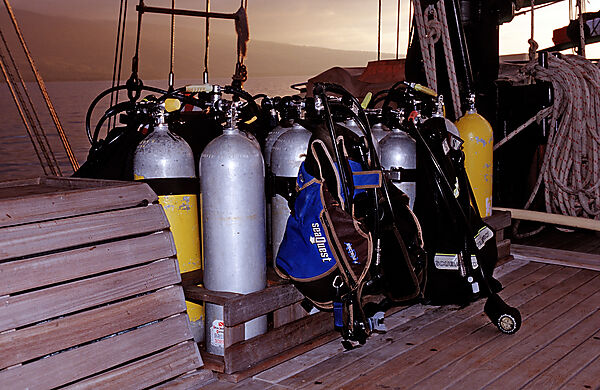 Tauchausruestung auf einem Tauchschiff