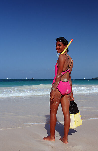 Schnorchlerin am Strand