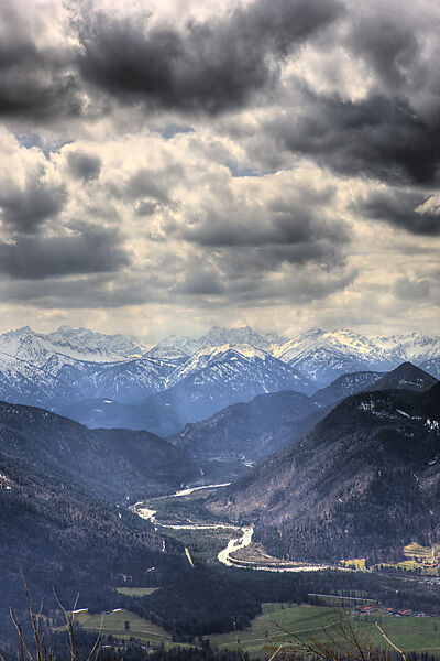 Blick vom Seekarkreuz auf Karwendel-Gebirge und Isar