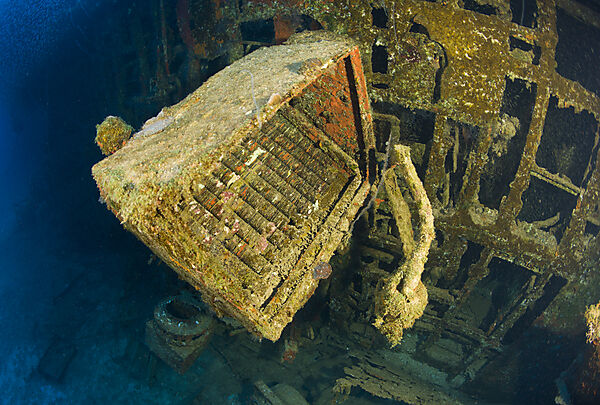 Wrackteile an der USS Anderson