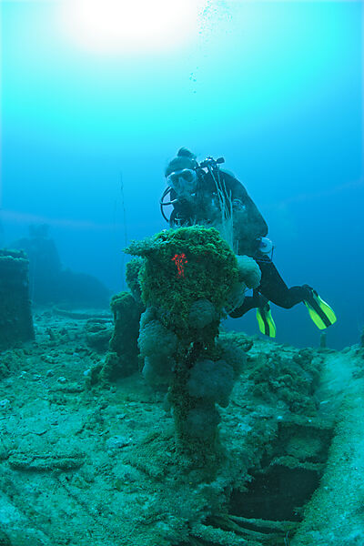Taucher am Maschinentelegraf der USS Lamson