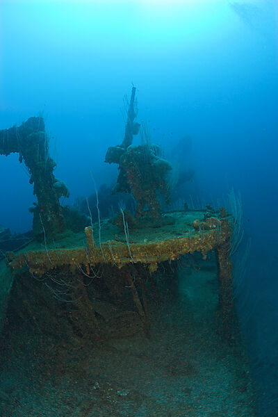 Flugabwehr Geschuetz auf Zerstoerer USS Lamson