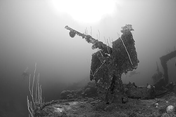 Flugabwehr Geschuetz auf Zerstoerer USS Lamson