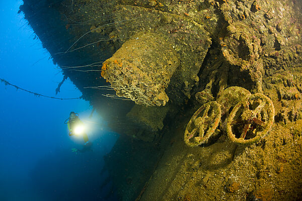 Diver explores Wheels and Wreckage of HIJMS Nagato Battleship