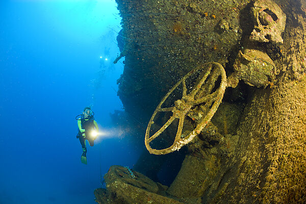 Diver explores Wheels and Wreckage of HIJMS Nagato Battleship