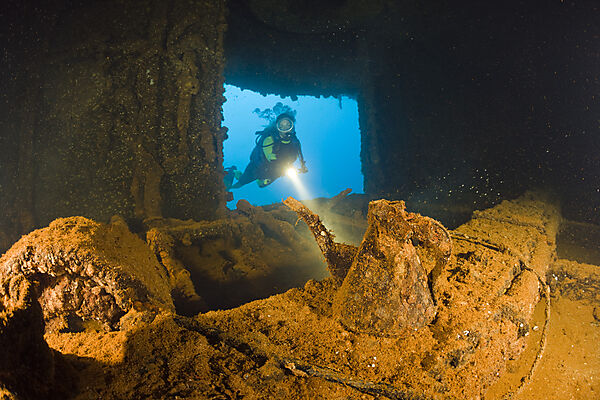 Diver discover Teapot inside of HIJMS Nagato Battleship