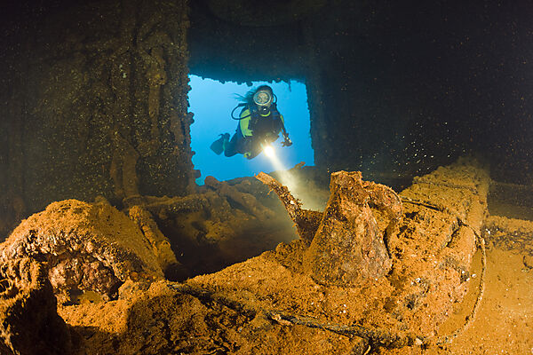 Diver discover Teapot inside of HIJMS Nagato Battleship