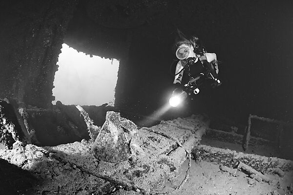 Diver discover Teapot inside of HIJMS Nagato Battleship