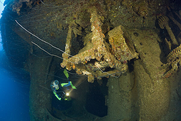 Tauchen am japanischen Schlachtschiff HIJMS Nagato