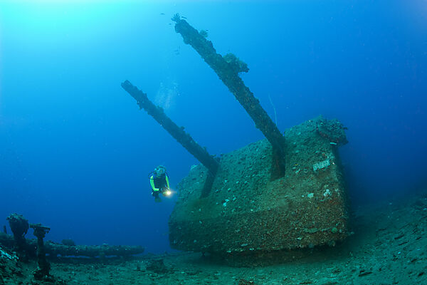 Diver and Twin 8-inch 55 caliber Gun on USS Saratoga