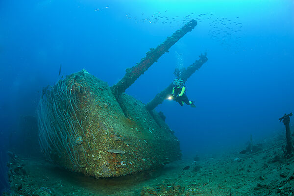 Diver and Twin 8-inch 55 caliber Gun on USS Saratoga