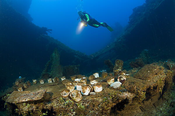 Diver discover Tableware and Artifacts on USS Saratoga
