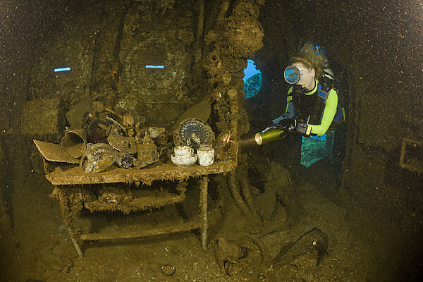 Diver finds Tableware and Artifacts on Brigde of USS Saratoga