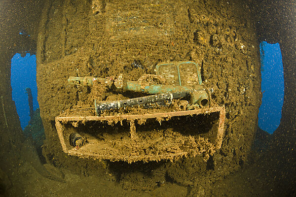Musikinstrumente und Artefakte in der Bruecke der USS Saratoga