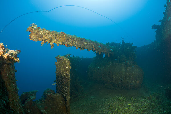 5-Zoll Geschuetz an der Backbordseite der USS Saratoga