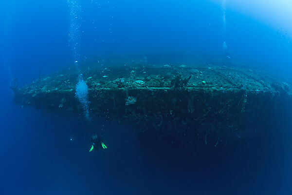 Bug und Flugdeck des Flugzeugtraeger USS Saratoga
