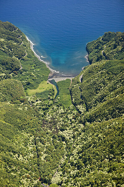 Strasse nach Hana an der Nordkueste von Maui
