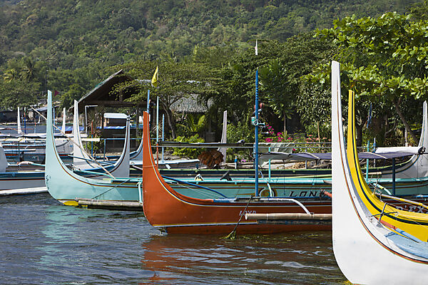 Boote auf dem Taal-See