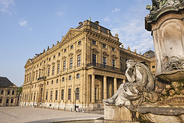 Wuerzburger Residenz mit Frankonia-Brunnen