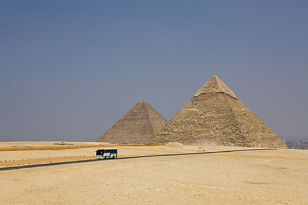 Chephren Pyramide mit Cheops Pyramide im Hintergrund