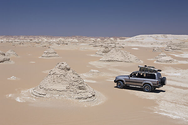 Jeep Tour in White Desert National Park