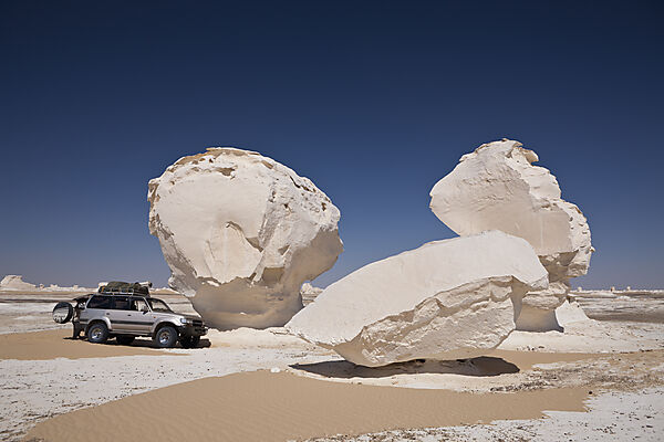Jeep Tour in White Desert National Park