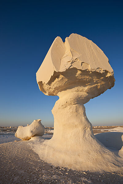 Figuren und Formationen aus Kalkstein in Nationalpark Weisse Wueste